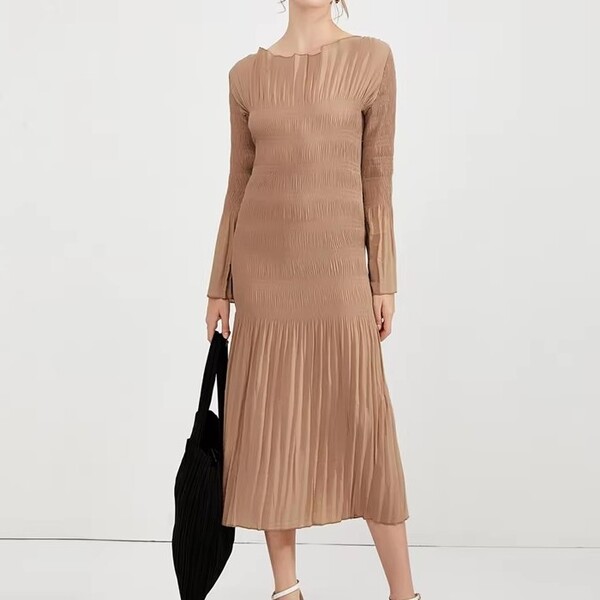 Solid Color Flared Sleeve Pleated Dress