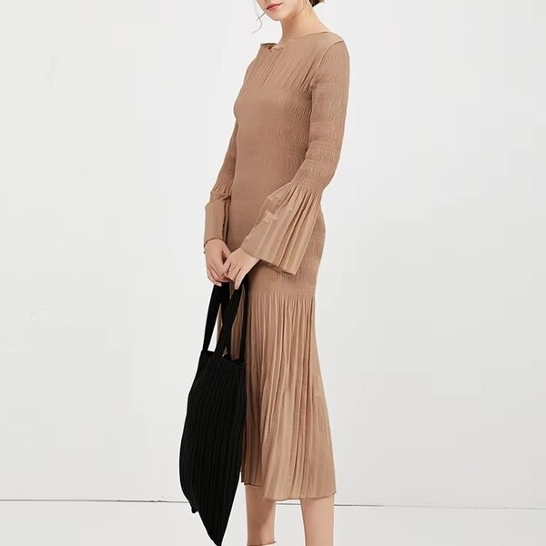 Solid Color Flared Sleeve Pleated Dress